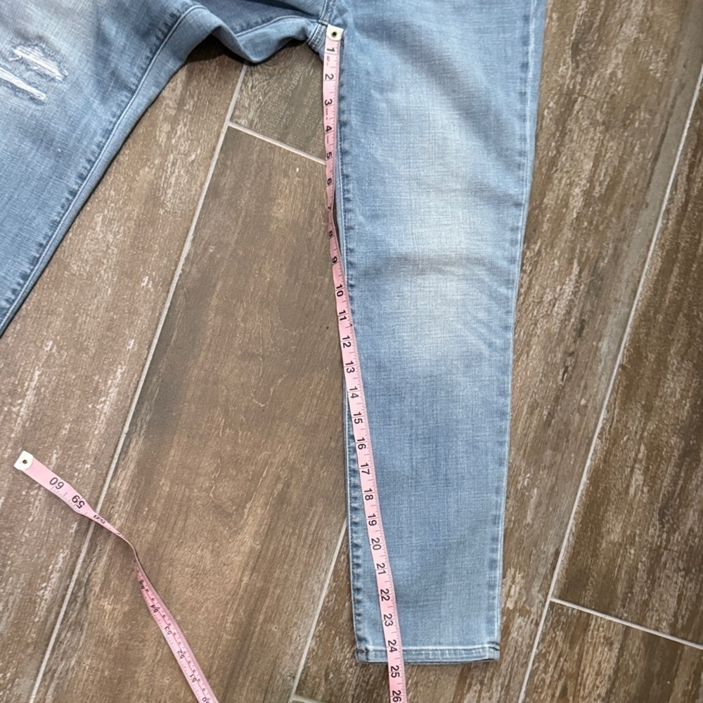 Chico's Light Blue Girlfriend slim leg crop Jeans - Picture 10 of 12